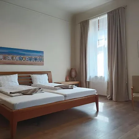 Central Apartments 아파트 Pápa